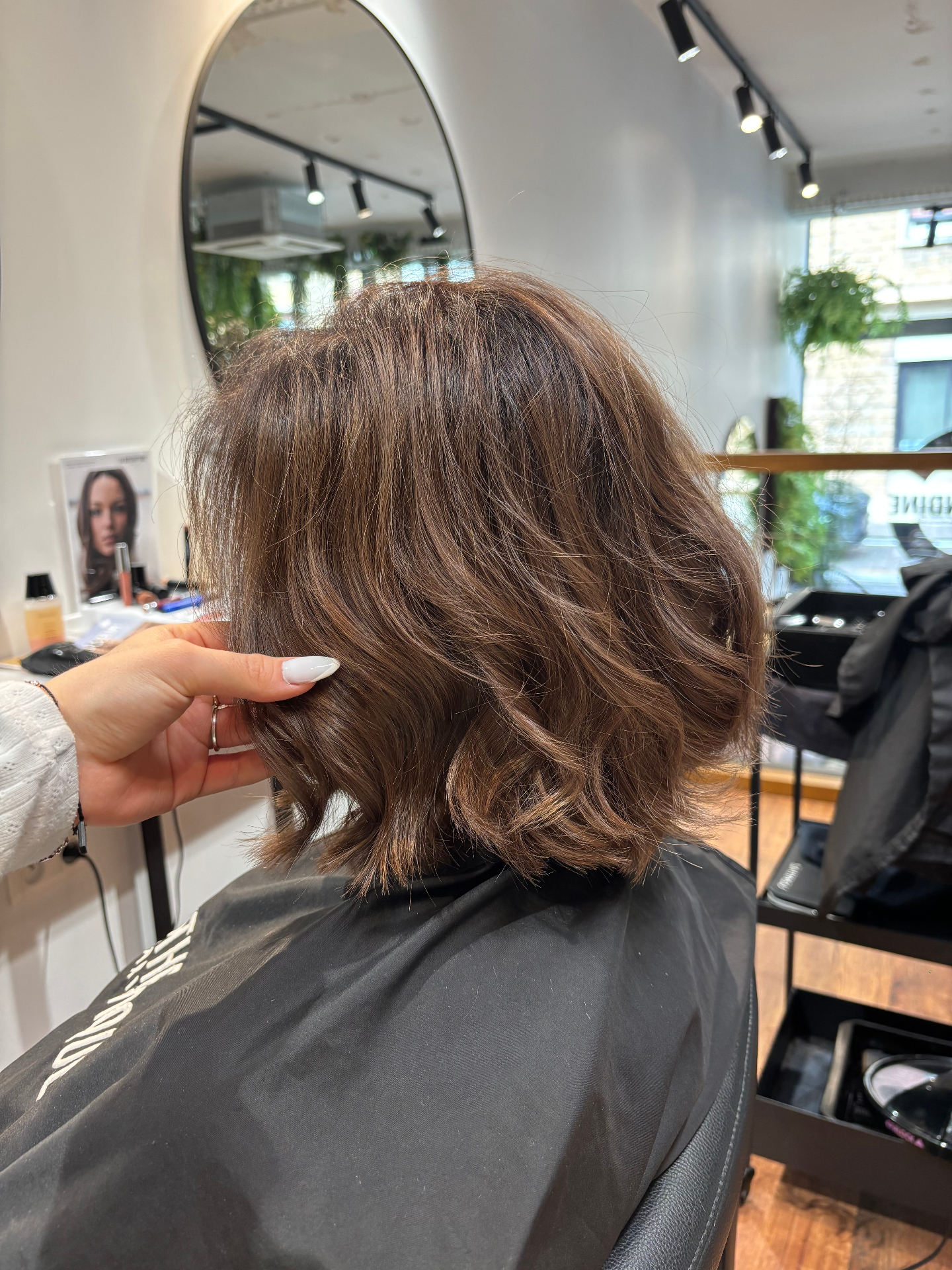 Double gloss et coupe brushing sur carré châtain — Amandine G., Sedan