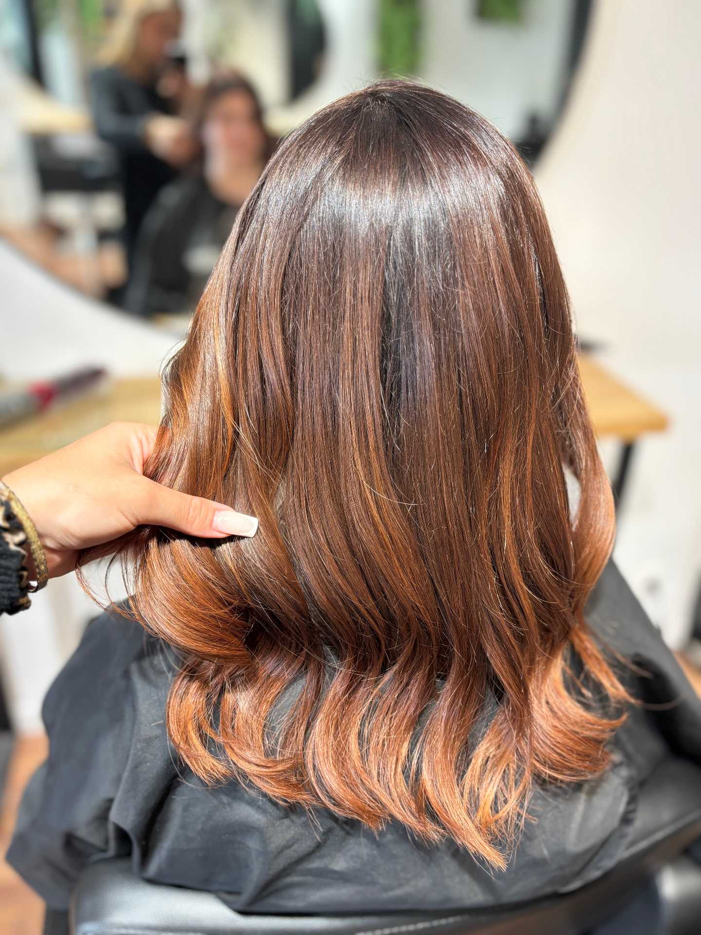 Gloss cuivré sur brushing lumineux — Amandine G.